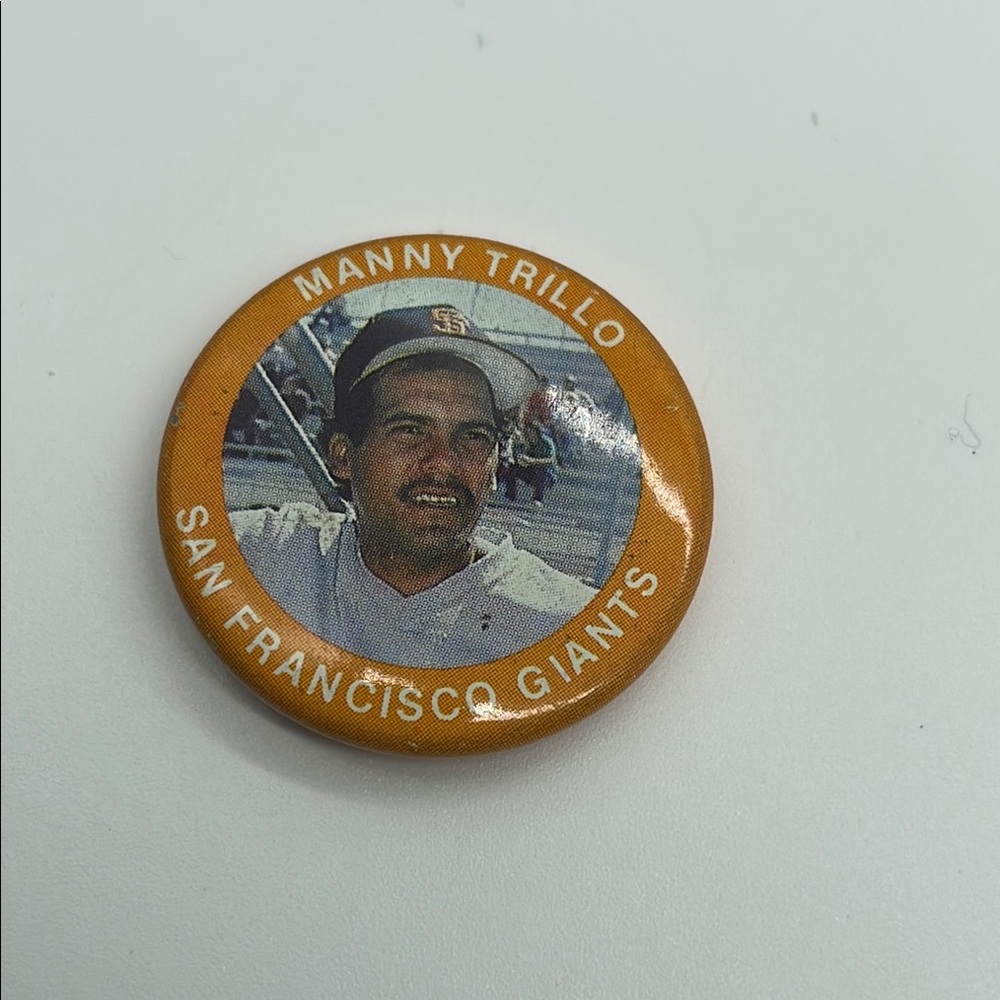 Vintage Manny Trillo 1984 Pin Button